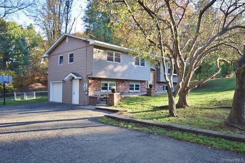 11 Lakeview Dr, Chester, NY, 10918-2203 | Card Image