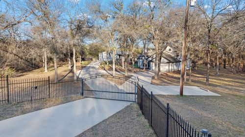 717 Mary Dr, Weatherford, TX, 76085-8045 | Card Image