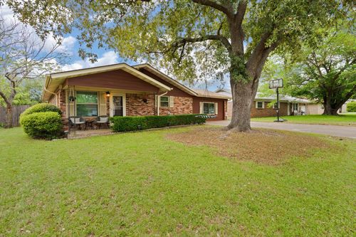 1212 Lynnwood Dr, Cleburne, TX, 76033-6616 | Card Image