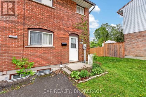 931 Oakview Ave, Kingston, ON, K7M6V4 | Card Image