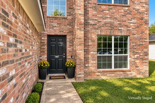 905 Chase Ln, Denton, TX, 76209-3502 | Card Image