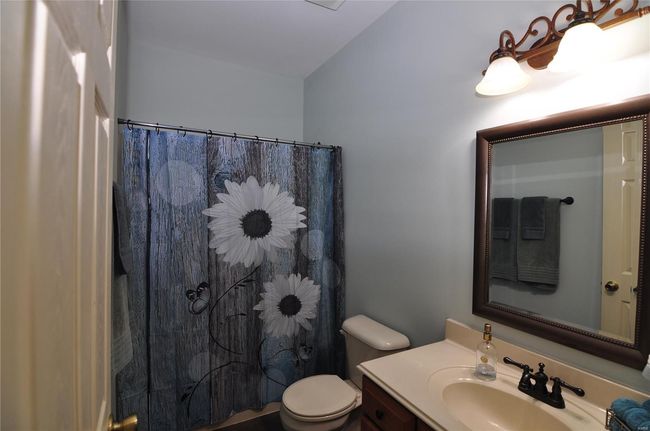 Main floor full bath. | Image 24