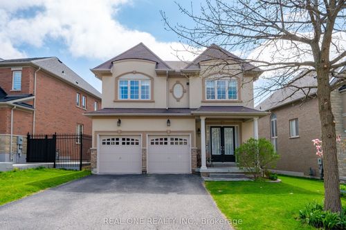 11 Zoran Lane, Maple, ON, L6A4E4 | Card Image