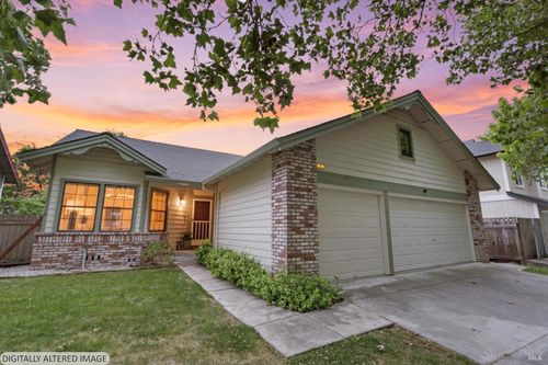 8 Starling Dr, Petaluma, CA, 94954-5850 | Card Image
