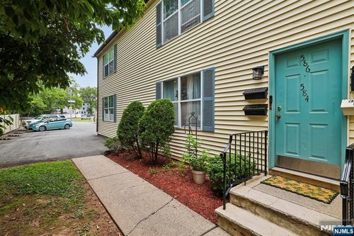 584 Thomas Blvd, East Orange, NJ, 07017-1213 | Card Image