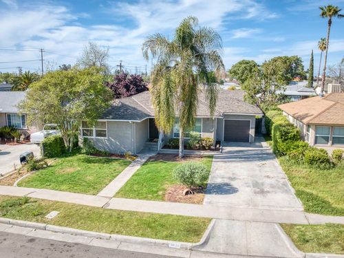 1222 W Saginaw Way, Fresno, CA, 93705-2749 | Card Image