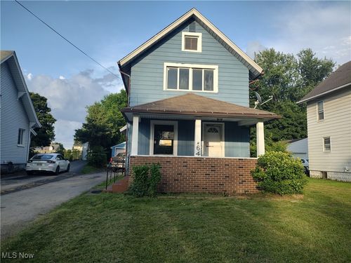 64 Walnut St, Struthers, OH, 44471-1821 | Card Image