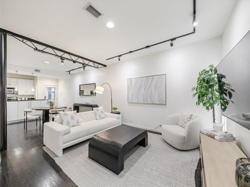 21-4242 Buena Vista St, Dallas, TX, 75205-4870 | Card Image