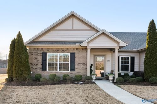 130 Moore Farm Cir Nw, Huntsville, AL, 35806-1890 | Card Image