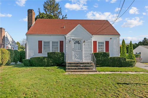 74 Valley Rd, Middletown, RI, 02842-5237 | Card Image