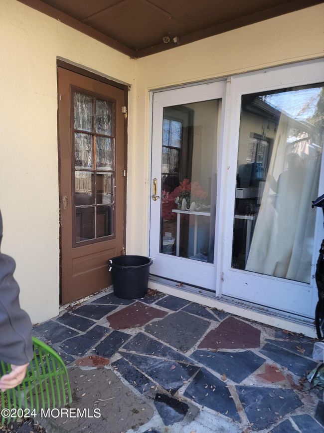 REAR SLIDER OFF BEDROOM LAUNDRY RM BACK DOOR SLATE ON PORCH | Image 32