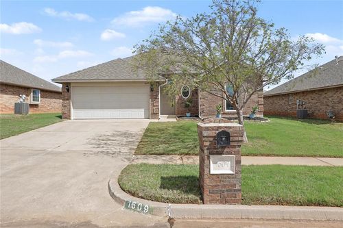 1609 Chambers St, Norman, OK, 73071-7261 | Card Image