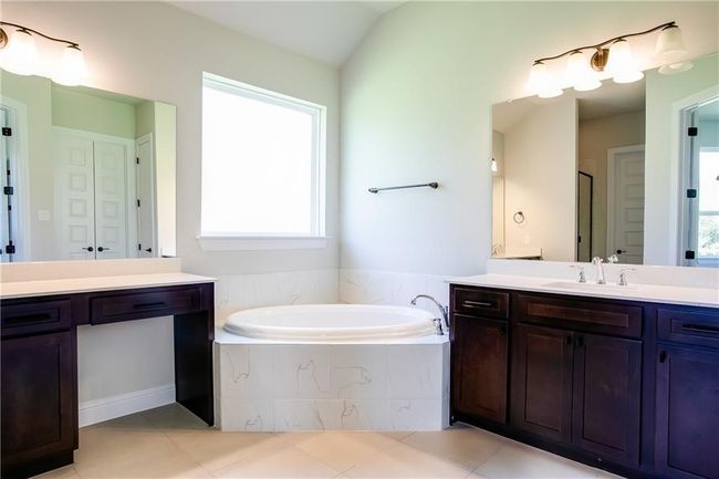 150 Raptor Beak Way, House other with 3 bedrooms, 3 bathrooms and 2 parking in Cedar Creek TX | Image 9