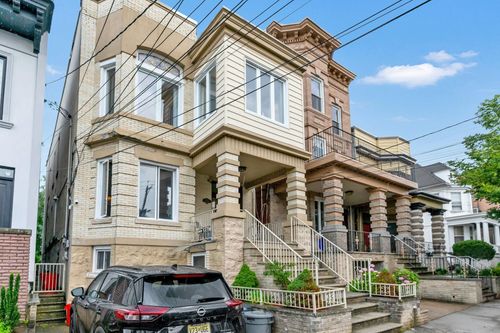 123 Shippen St, Weehawken, NJ, 07086-5665 | Card Image