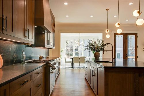 581 Sherwood Rd Ne, Atlanta, GA, 30324-5224 | Card Image