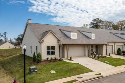 3031 Crestmont Court, House other with 3 bedrooms, 2 bathrooms and null parking in OPELIKA AL | Image 2