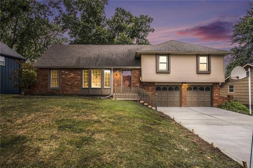 9524 Carter Dr, Overland Park, KS, 66212-5010 | Card Image