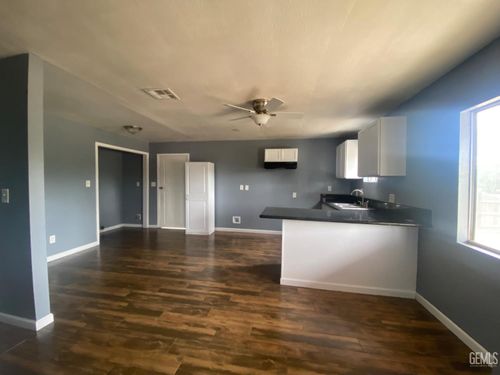 30348 Riverside St, Shafter, CA, 93263-2840 | Card Image