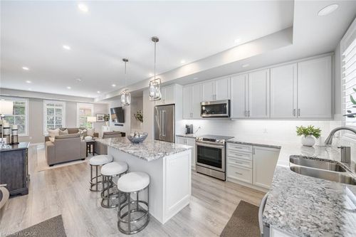 8-2362 New St, Burlington, ON, L7R1J6 | Card Image