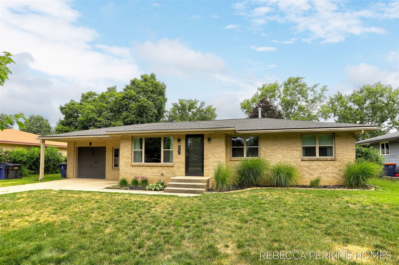 13th St, Holland, MI 49423