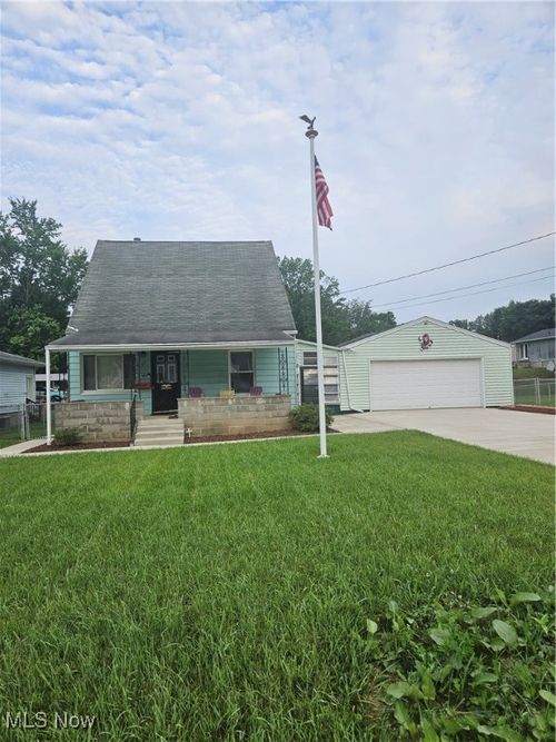 157 19th St Se, Massillon, OH, 44646-7166 | Card Image