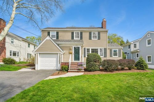 321 Kenilworth Rd, Ridgewood, NJ, 07450-5201 | Card Image