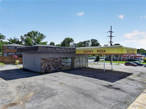 8570 Watson Road, Webster Groves, MO, 63119 | Card Image
