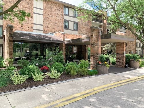 209-301 Lake Hinsdale Dr, Willowbrook, IL, 60527-2669 | Card Image