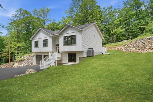 51 Birch Rd, Cumberland, RI, 02864-4401 | Card Image