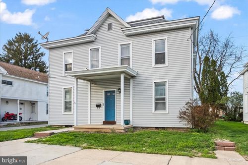 35 W Donegal St, MOUNT JOY, PA, 17552-2205 | Card Image