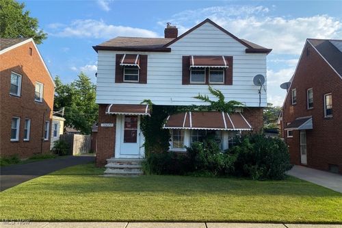 13677 Cedar Rd, University Heights, OH, 44118-2639 | Card Image