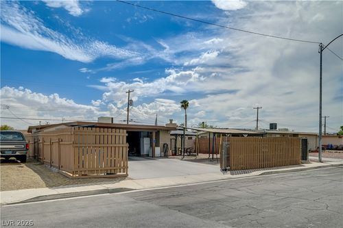 5093 Sun Valley Dr, Las Vegas, NV, 89122-6656 | Card Image