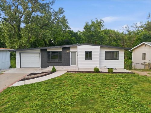 1411 N 75th Dr, Kansas City, KS, 66112-2412 | Card Image