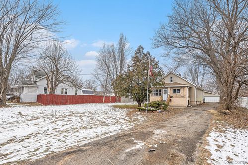 18335 E 11 Mile Rd, Roseville, MI, 48066-2960 | Card Image