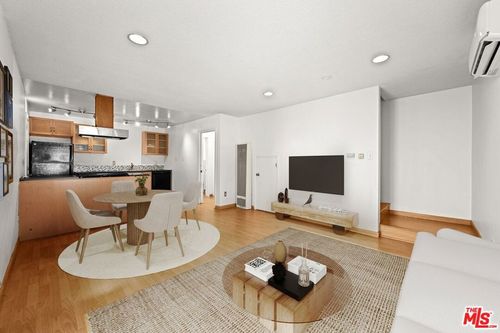 648 N Grand Ave, Los Angeles, CA, 90012-2212 | Card Image