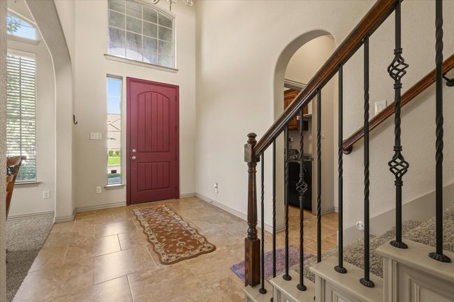 Large windows lighting up all rooms | Image 6