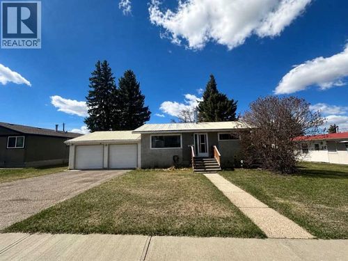4410 43 St, Ponoka, AB, T4J1B8 | Card Image