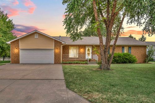 1929 E 33rd Ave, Hutchinson, KS, 67502-1362 | Card Image