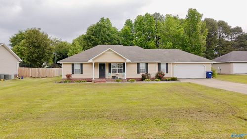 65 Whit Ln, Boaz, AL, 35957-5892 | Card Image
