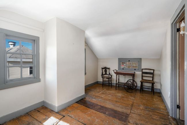 Second floor, three room. | Image 14