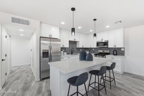 10547 W Sun City Blvd, Sun City, AZ, 85351-3860 | Card Image