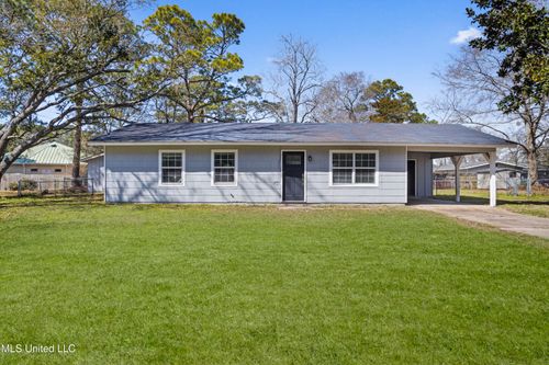 3709 Pineview Dr, Pascagoula, MS, 39581-4747 | Card Image