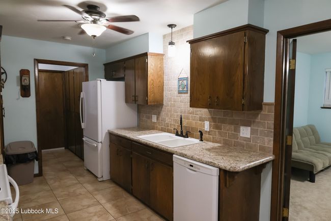 2512 Holliday St, House other with 3 bedrooms, 2 bathrooms and null parking in Plainview TX | Image 10