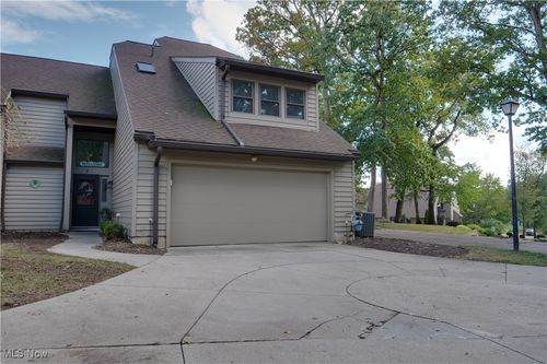 77-2 Starboard Cir, Akron, OH, 44319-3683 | Card Image