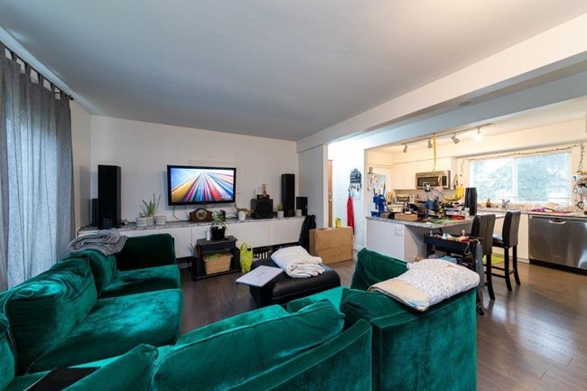 320 Holmes St, House other with 5 bedrooms, 2 bathrooms and null parking in New Westminster BC | Image 5