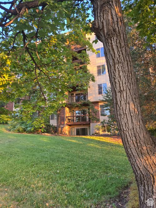 1044 E 400 S, Salt Lake City, UT, 84102-3152 | Card Image