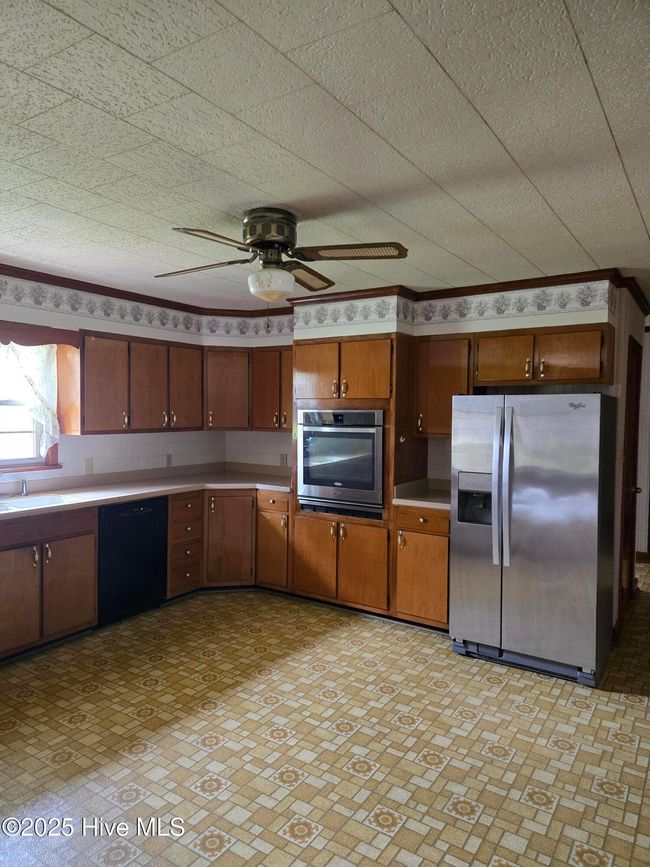 705 School Dr, House other with 5 bedrooms, 3 bathrooms and 1 parking in Williamston NC | Image 9