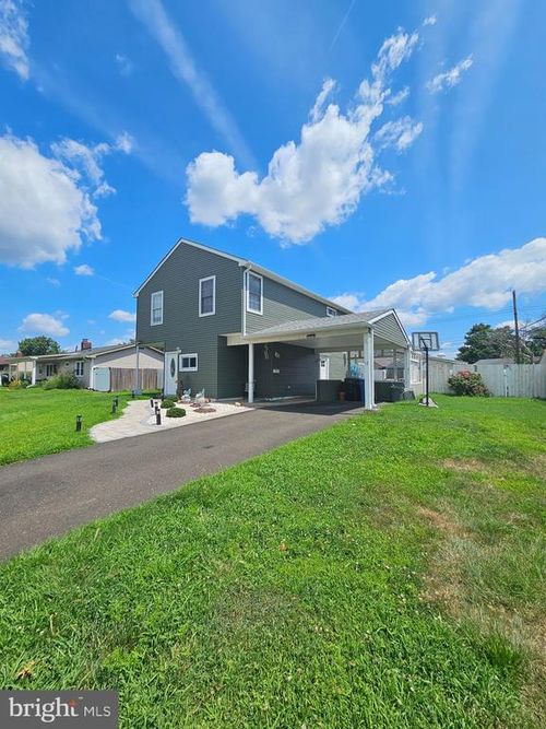 12 Crescent Ln, LEVITTOWN, PA, 19055-1622 | Card Image