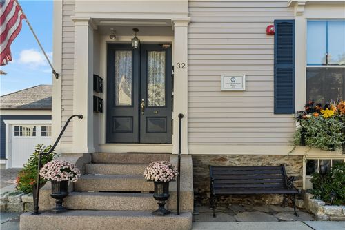apt-4-32 School St, Newport, RI, 02840-3169 | Card Image
