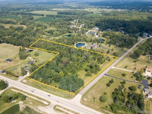 11753 E Ridge Dr, Bruce Twp, MI, 48065-2013 | Card Image